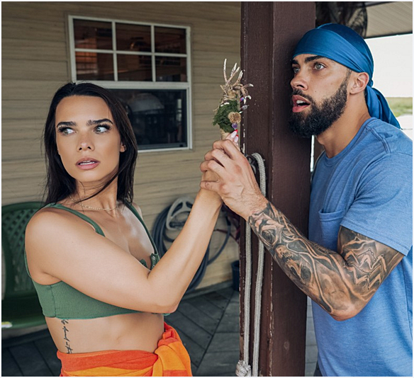 Ivy Ireland, Lucy Foxx – Swamped