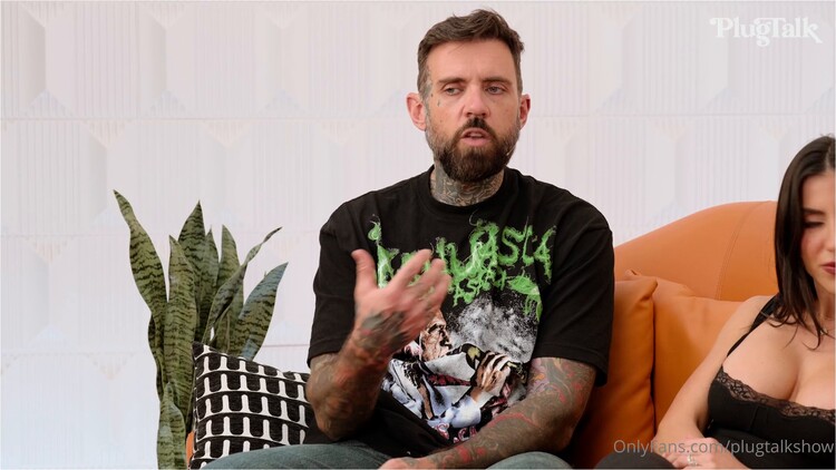 OnlyFans – Elizabeth Skylar, Lena The Plug – Threesome From PlugTalk