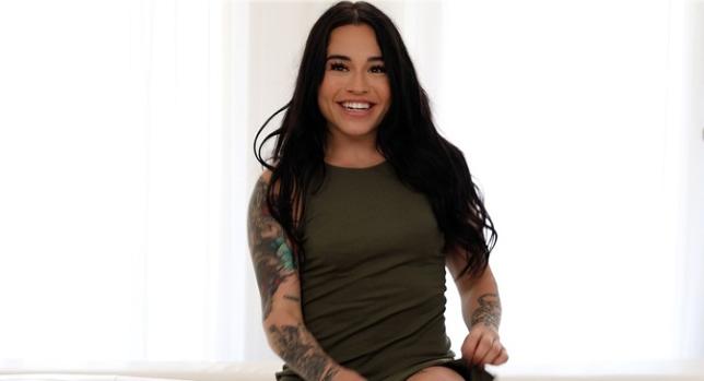 Casting Couch HD – Bella